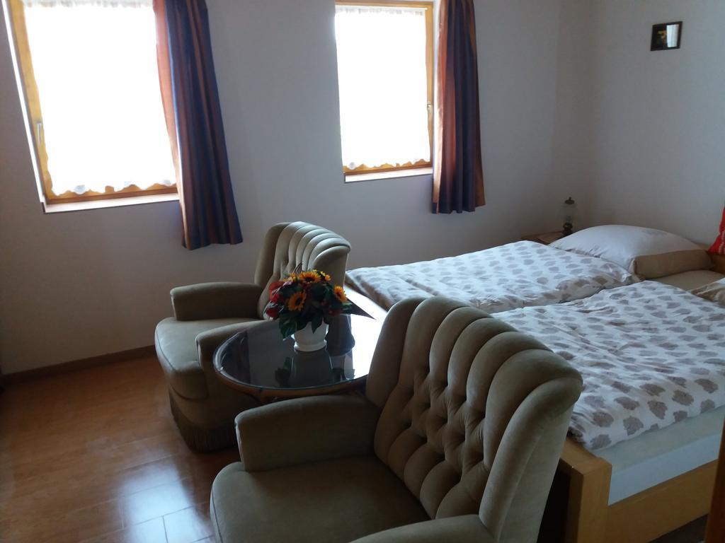 Orban Vendeghaz Guest House Kovagoors ภายนอก รูปภาพ